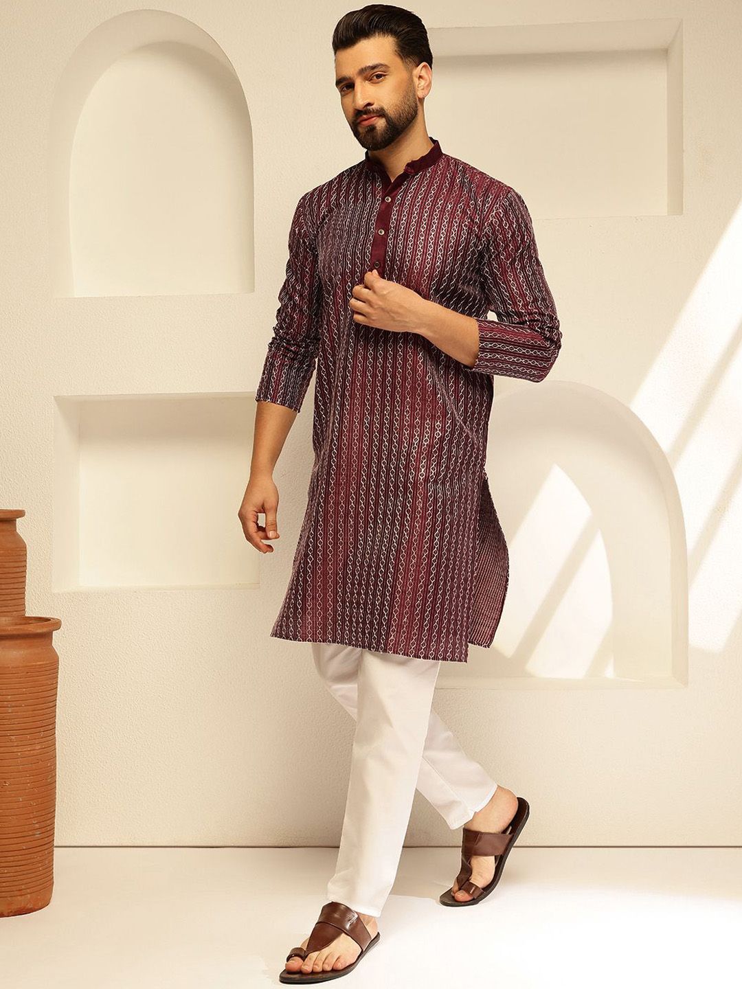 SOJANYA Geometrik Sulam Benang Kerja Mandarin Collar Straight Kurta