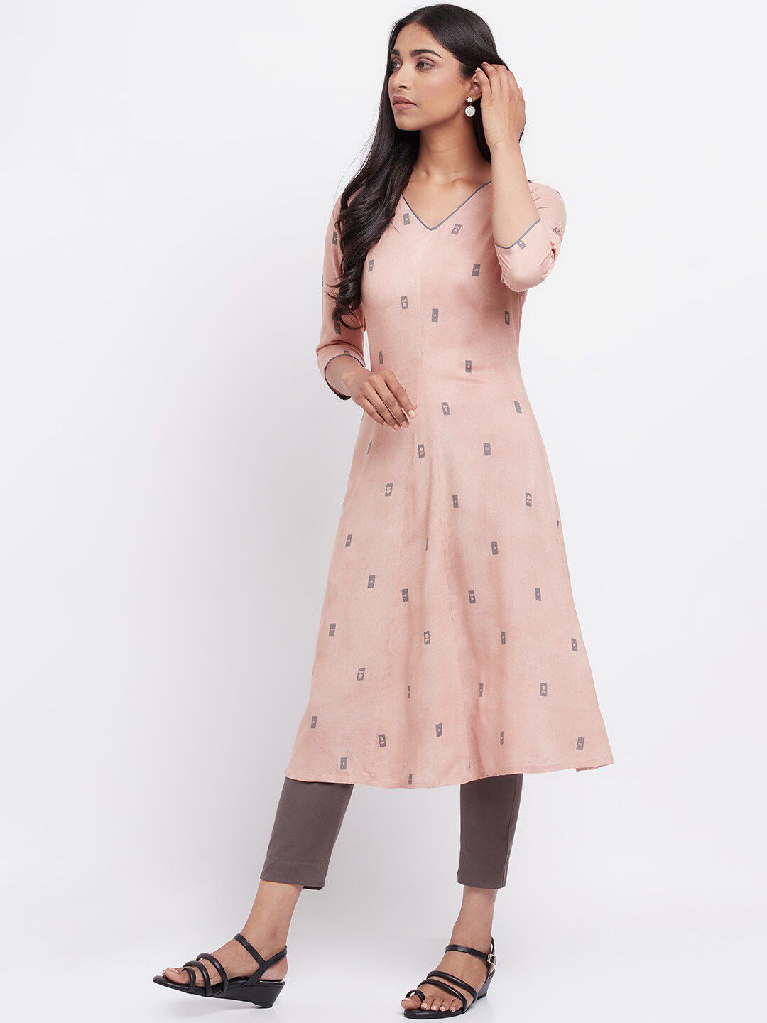 W Geometric Printed V-Neck A-Line Kurta with Trousers