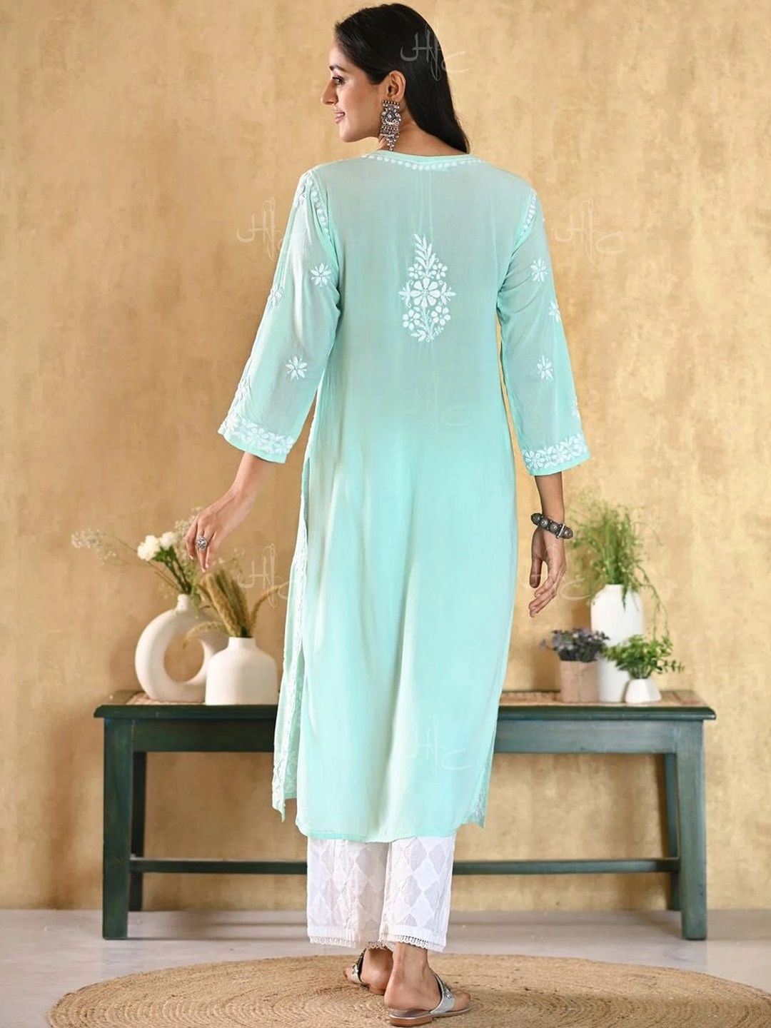 House of Chikankari Women Floral Embroidered Kurta
