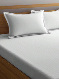 KLOTTHE White Striped Flat 300 TC King Fine Bedsheet dengan 2 Sarung Bantal-270X250 cm