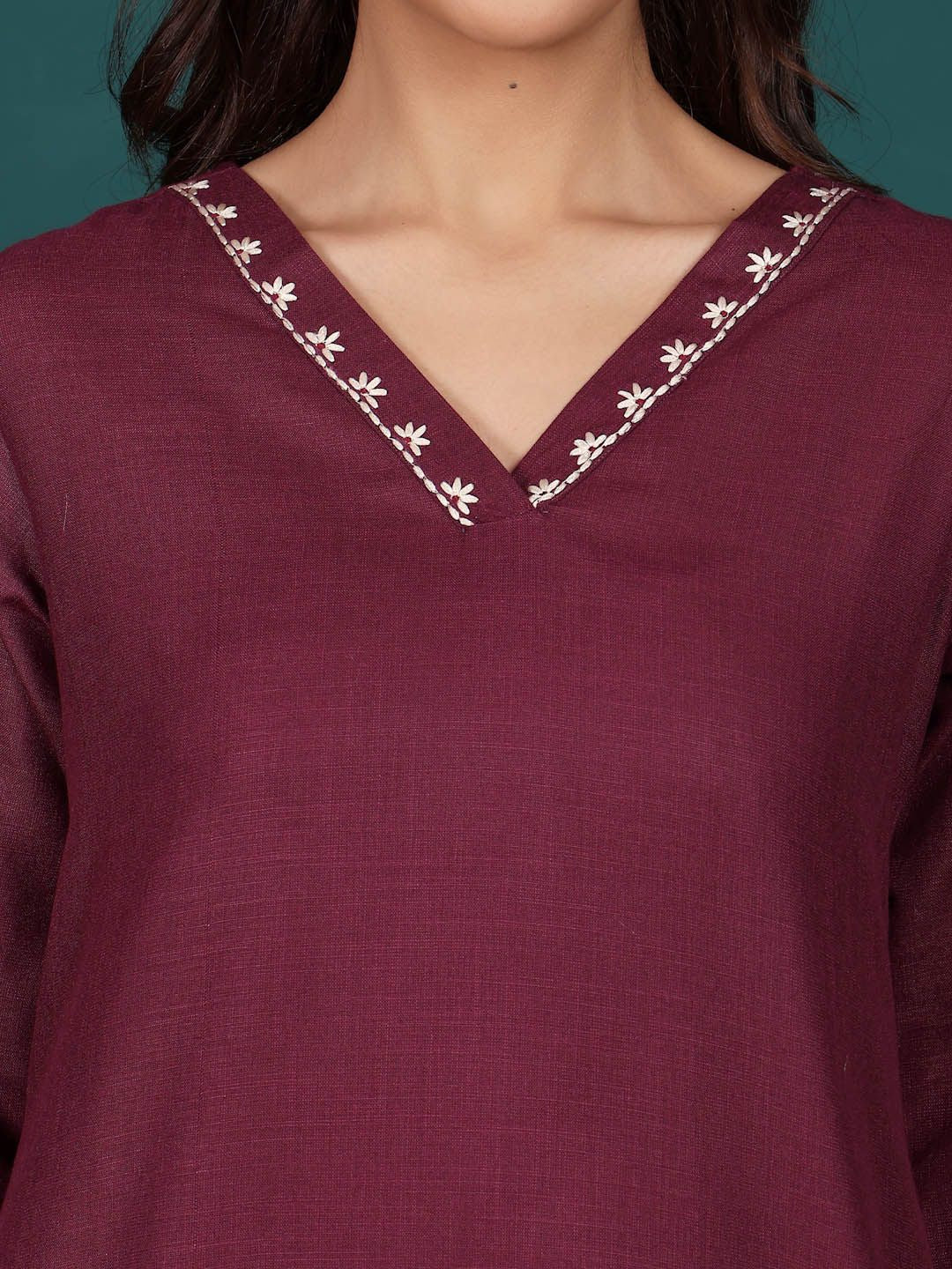 Varanga Women Embroidered Regular Thread Work Kurta with Trousers
