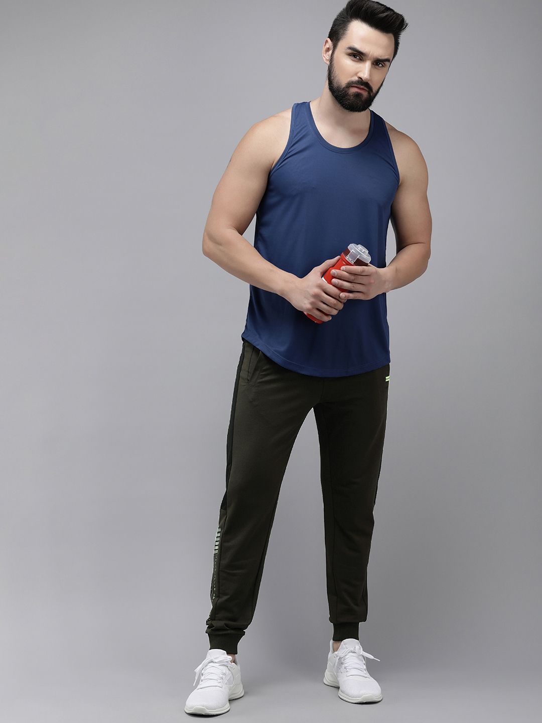 SPYKAR Men Solid Mid-Rise Slim Fit Applique Joggers