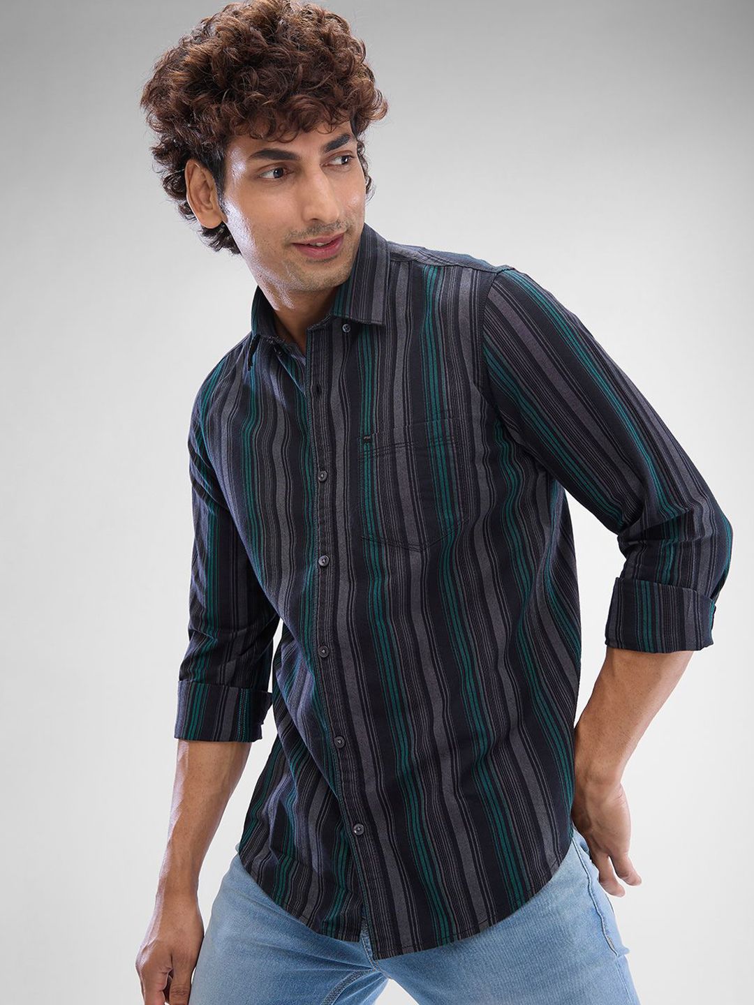 SPYKAR Men Slim Fit Opaque Striped Casual Shirt