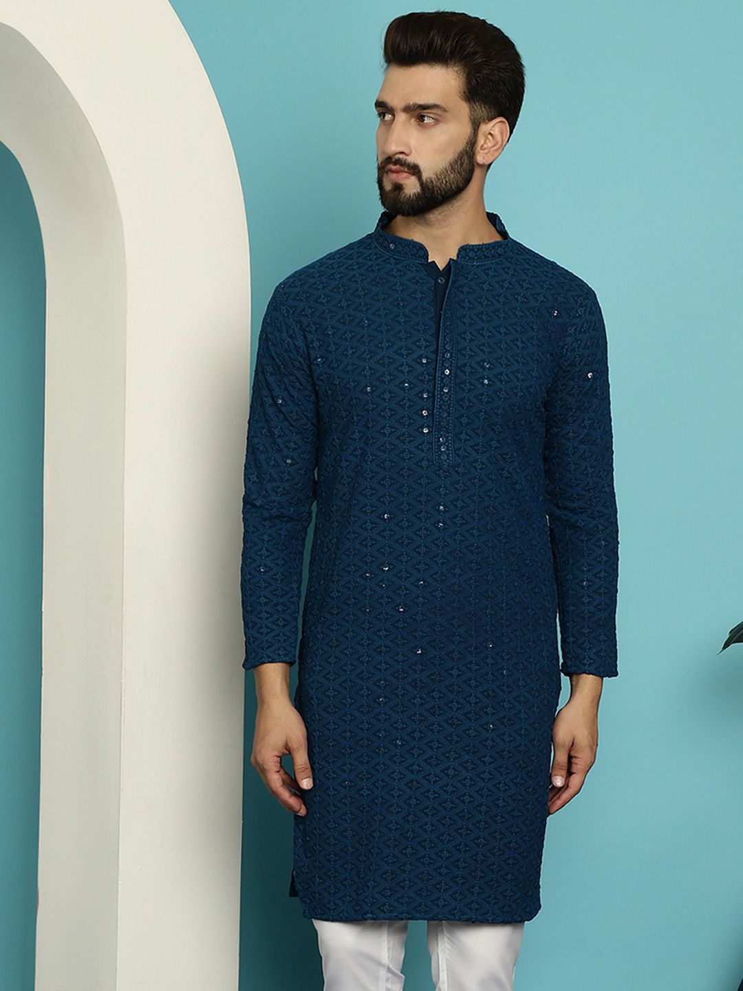 SOJANYA Geometric Mandarin Collar Pure Cotton Thread Work Kurta