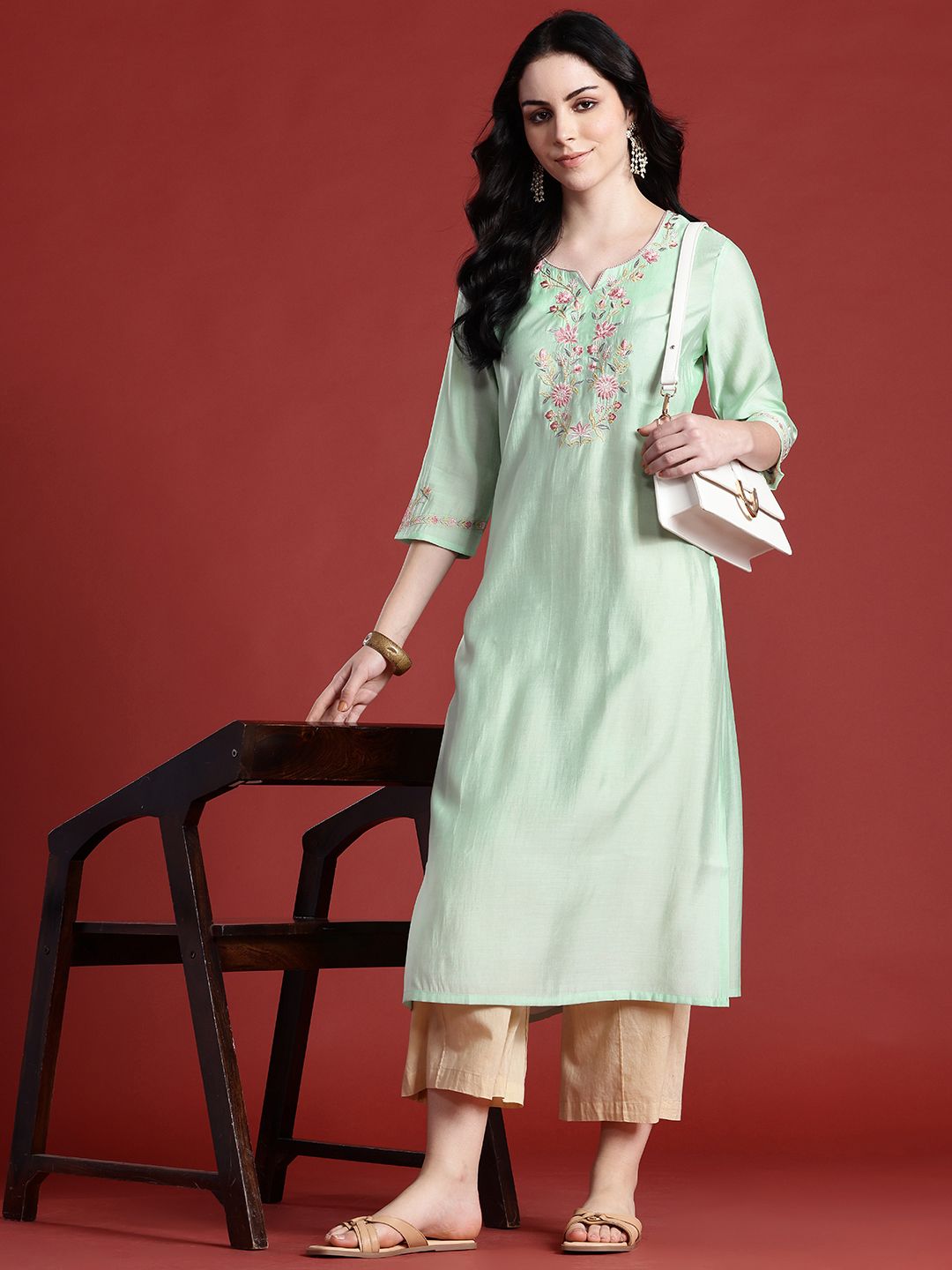 Anouk Women Floral Embroidered Thread Work Kurta