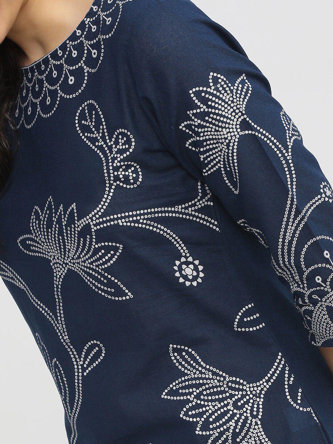Vishudh Women Navy Blue Paisley Printed Keyhole Neck Kurta