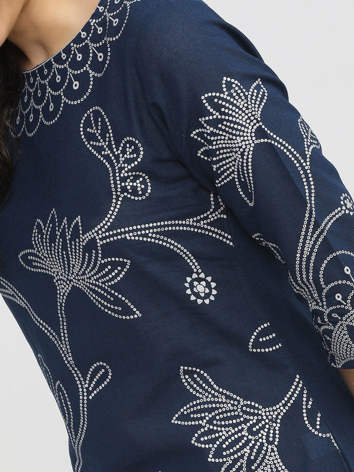 Vishudh Women Navy Blue Paisley Printed Keyhole Neck Kurta