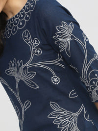 Vishudh Women Navy Blue Paisley Printed Keyhole Neck Kurta