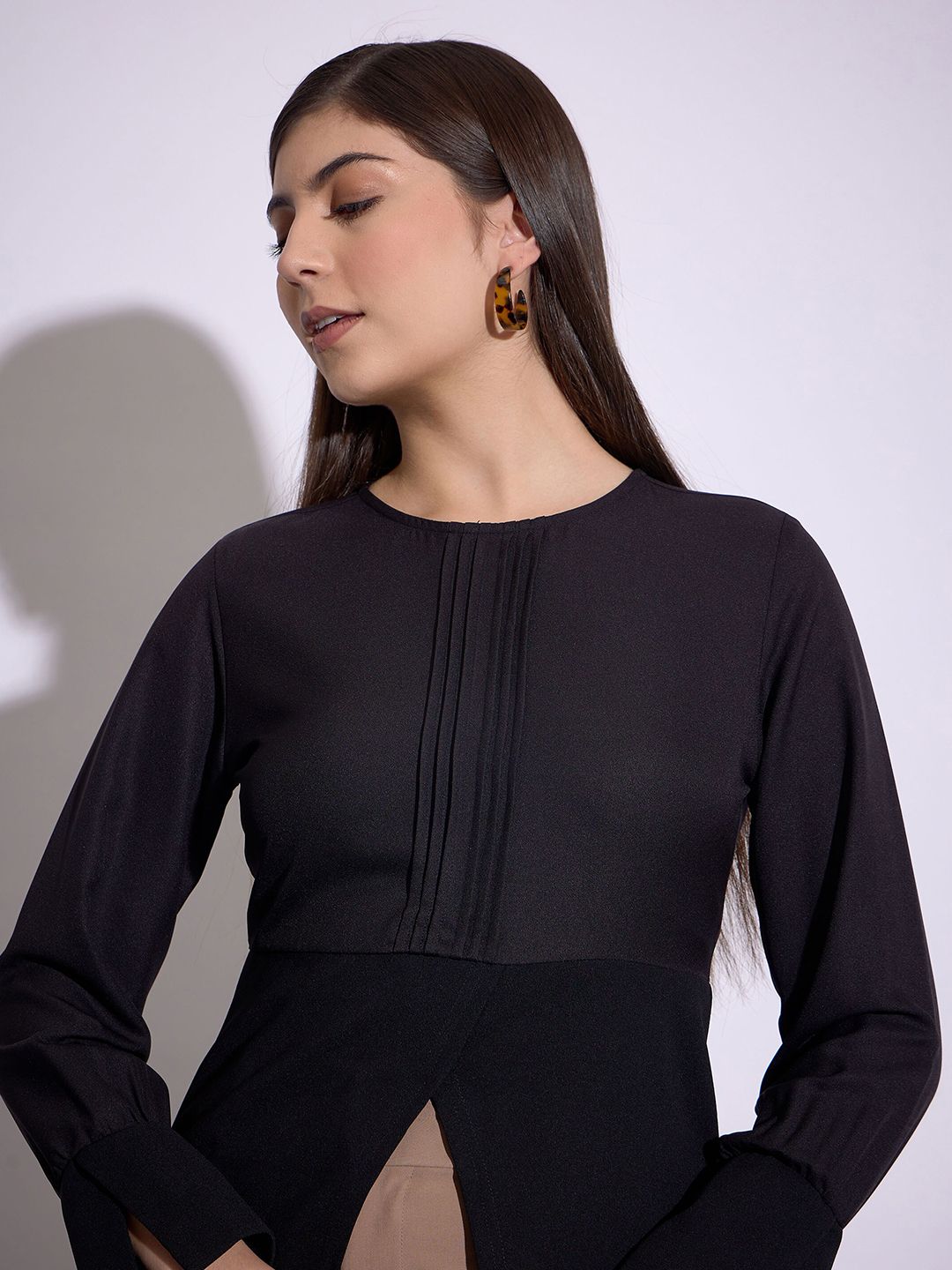 SASSAFRAS worklyf Round Neck Long Sleeves Top