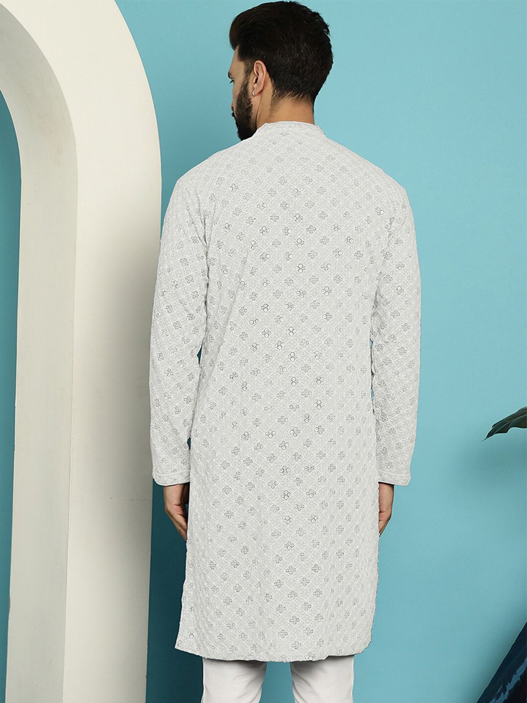 SOJANYA Geometric Embroidered Pure Cotton Mandarin Collar Straight Kurta