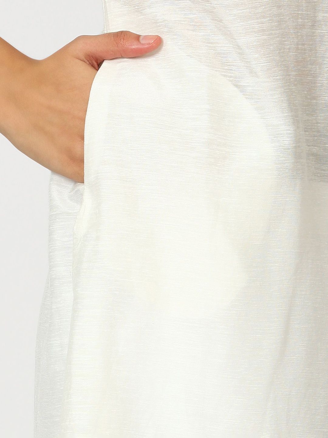 W Embroidered Beaded V-Neck Linen Straight Kurta