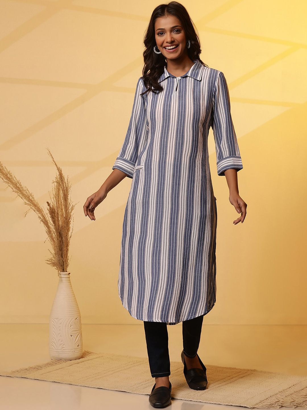 AURELIA Striped Keyhole Neck Three-Quarter Sleeves Straight Kurta