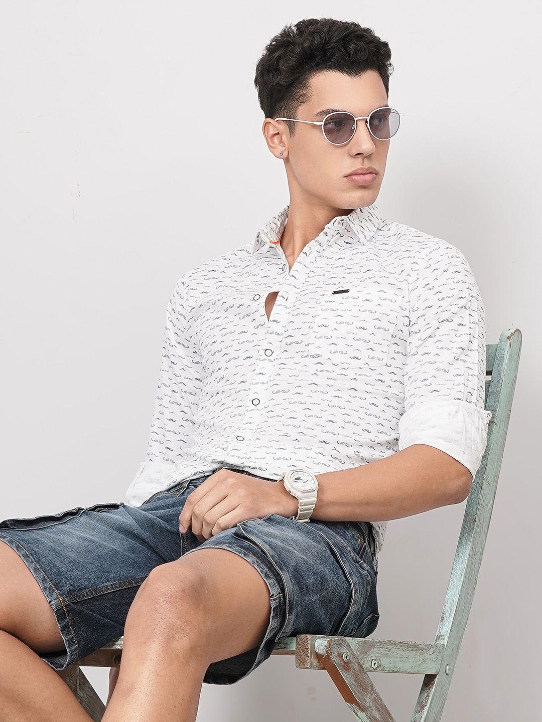 The Indian Garage Co Men White & Navy Blue Slim Fit Printed Casual Shirt