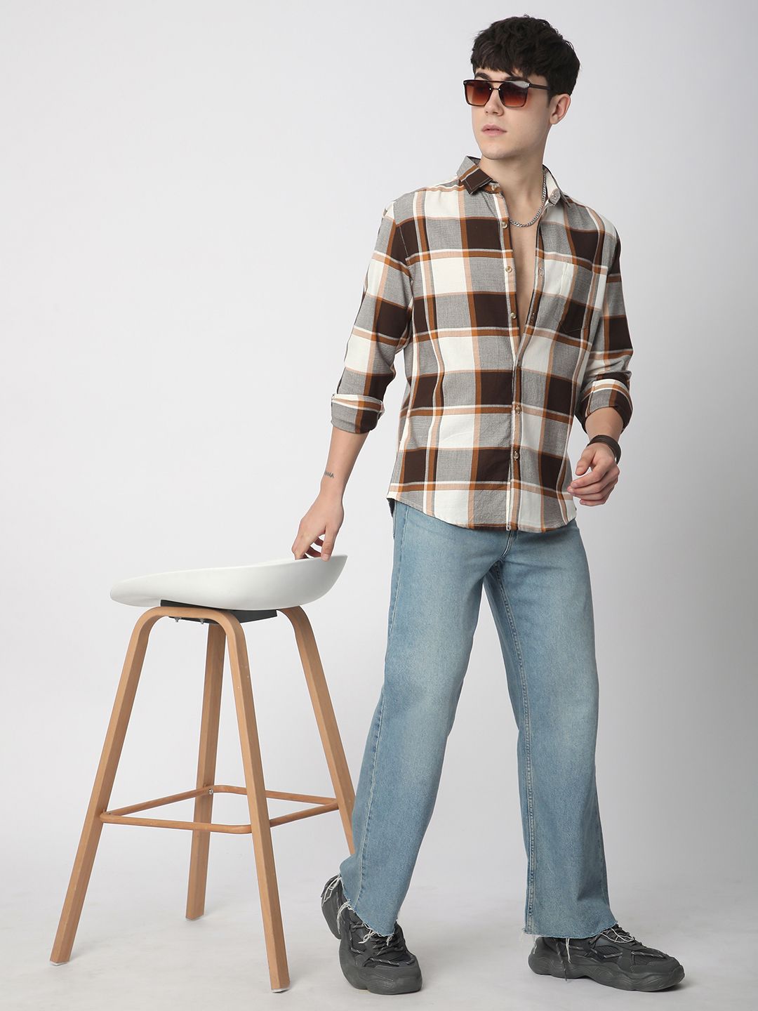 VASTRADO Men Classic Slim Fit Cutaway Collar Gingham Checked Cotton Casual Shirt