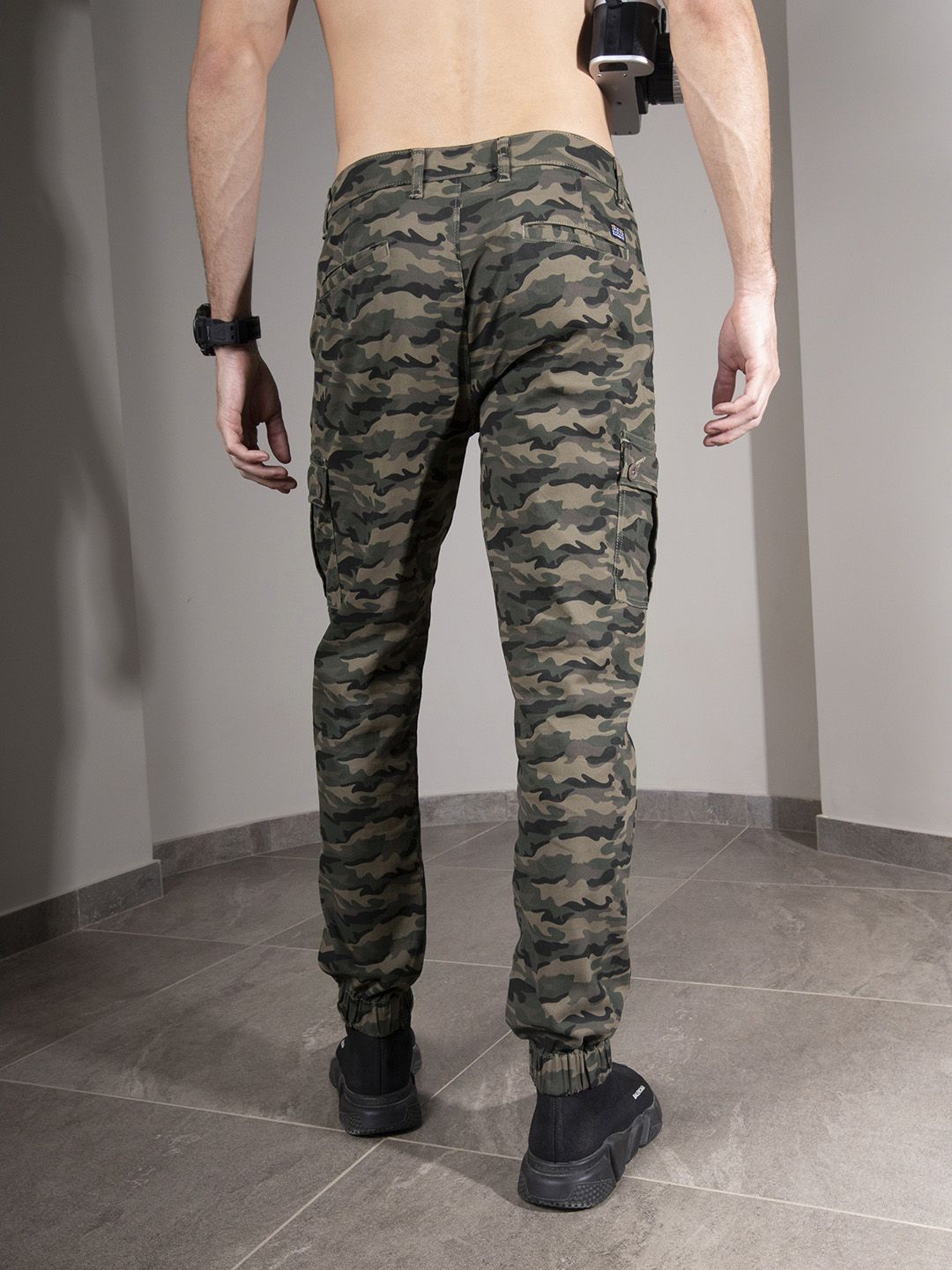 The Indian Garage Co Men Slim Fit Camouflage Printed Cargos Joggers