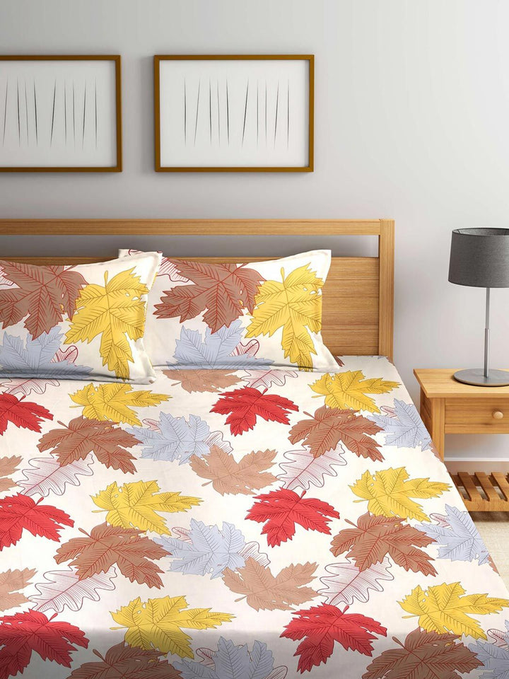 Pek KLOTTHE 2 Cadar Katil King 300 TC Geometri Putih & Merah dengan 4 Sarung Bantal