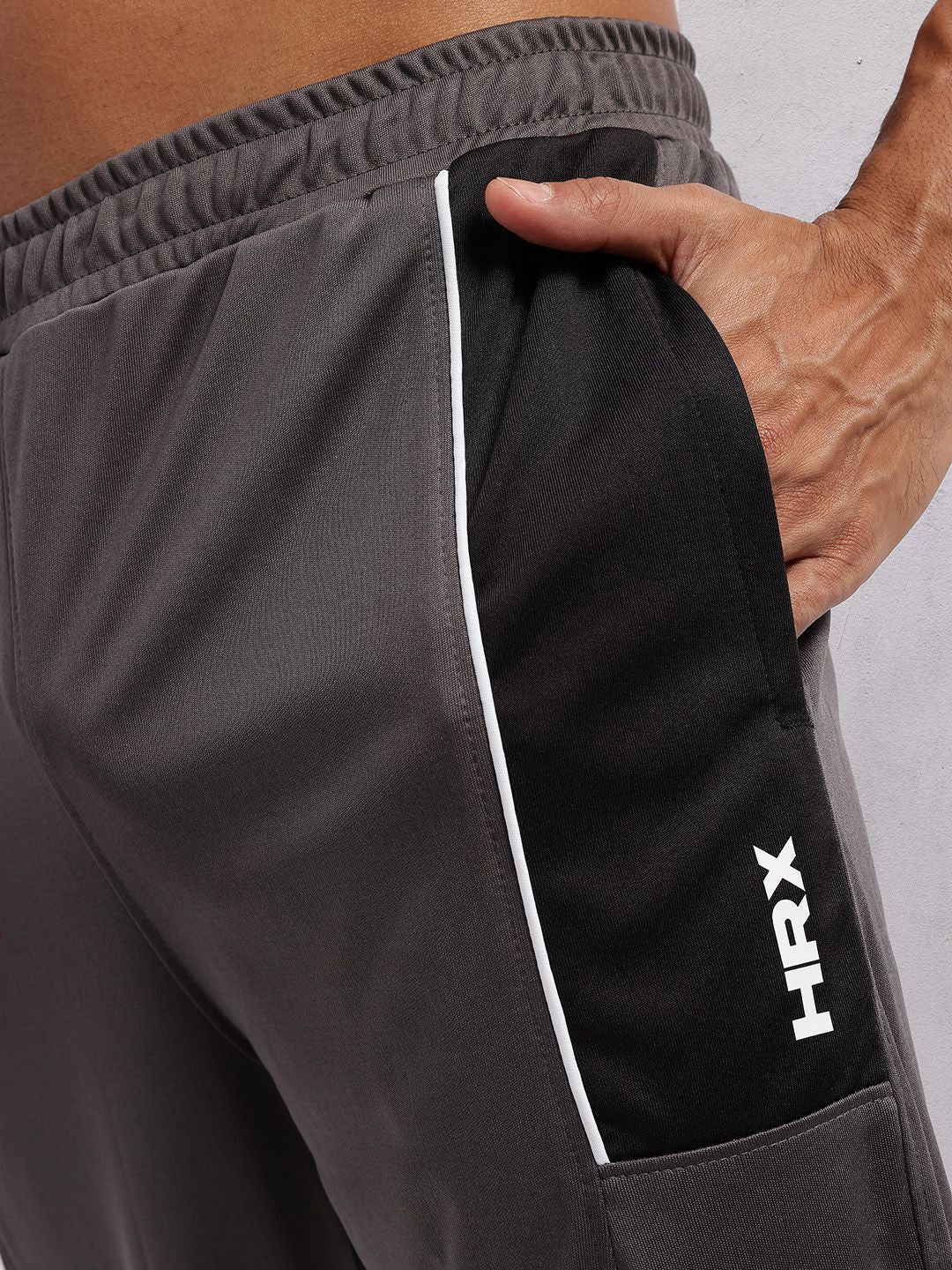HRX by Hrithik Roshan Men Colourblocked Detail Mid-Rise Rapid-Dry Training Joggers