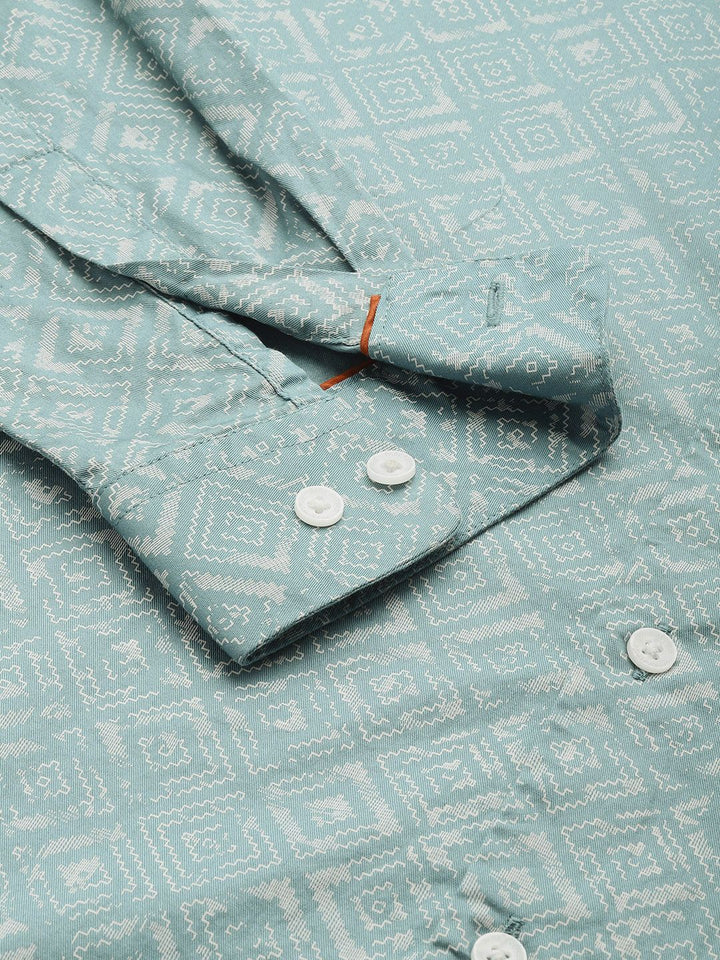 Park Avenue Pure Cotton Slim Fit Geometric Printed Casual Shirt