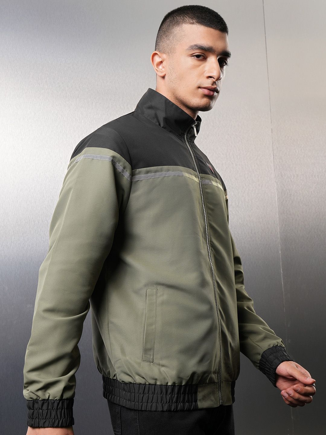 HIGHLANDER Men Colourblocked Sporty Jacket with Patchwork