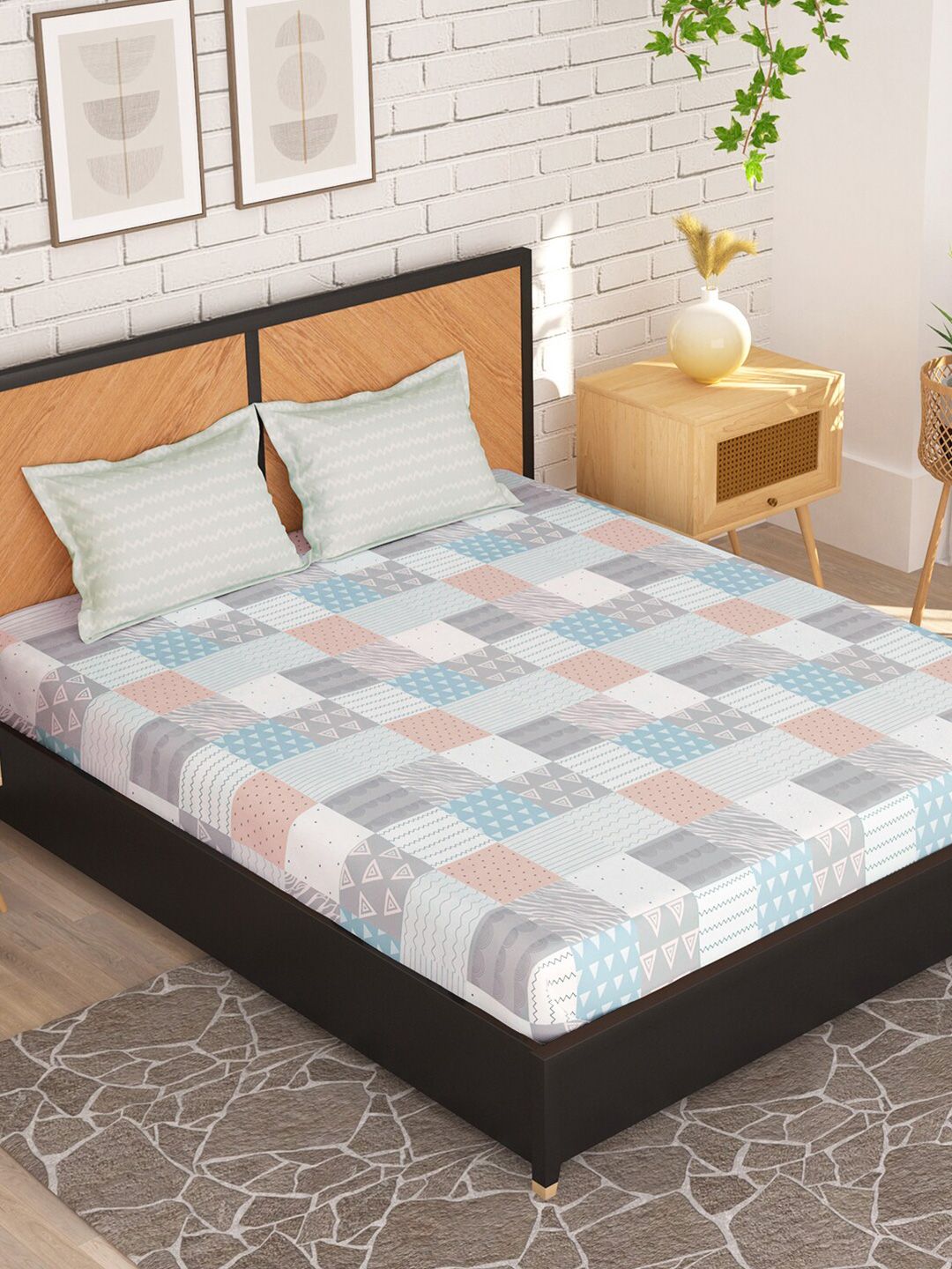 Story@home Peach & White Geometric 180 TC Queen Bedsheet with 2 Pillow Covers