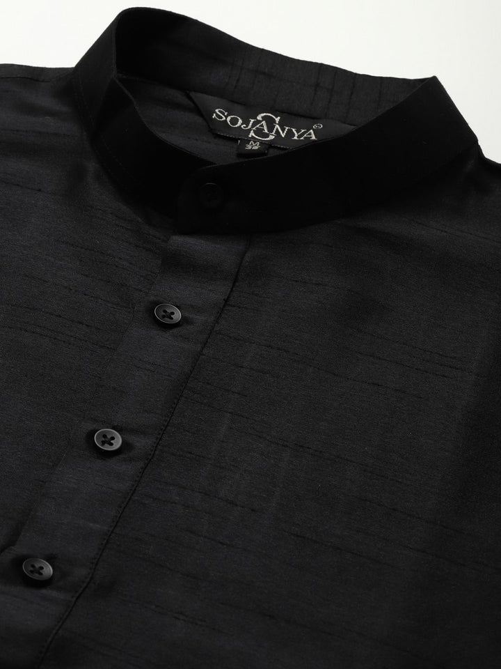 SOJANYA Men Solid Kurta with Churidar