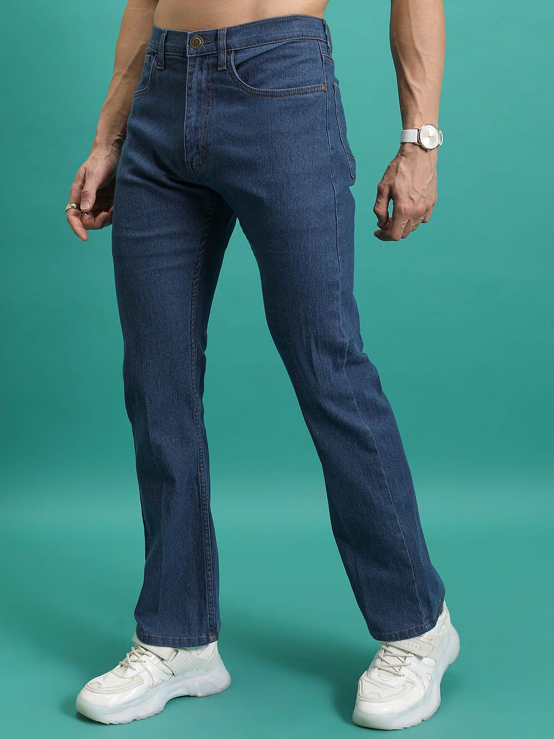 HIGHLANDER Men Bootcut Mid-Rise Clean Look Stretchable Jeans