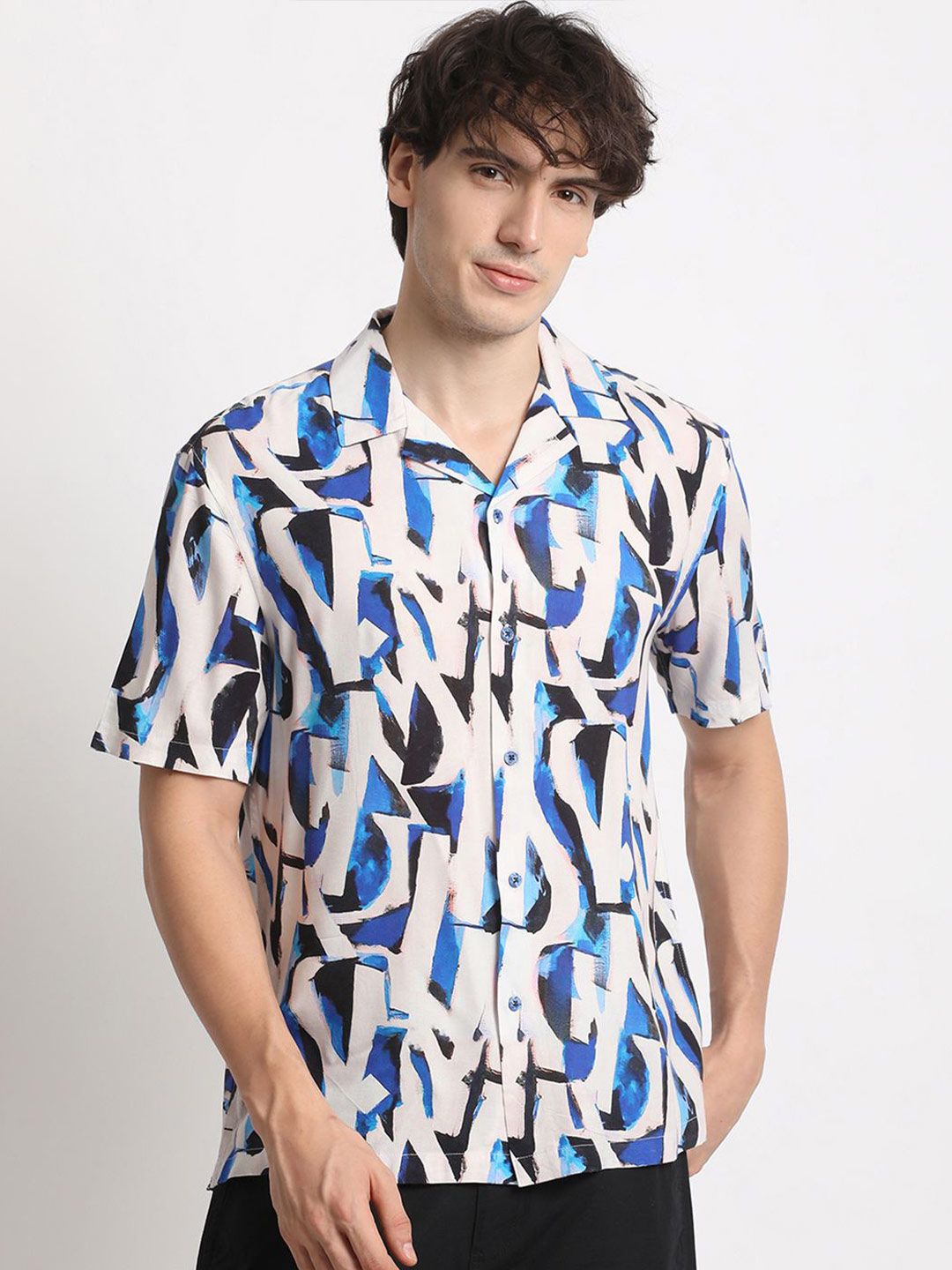 THE BEAR HOUSE Short Sleeves Spread Collar Opaque Printed Casual Shirt