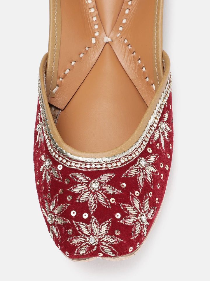 House of Pataudi Women Ethnic Embellished Mojaris