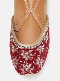 House of Pataudi Women Ethnic Embellished Mojaris