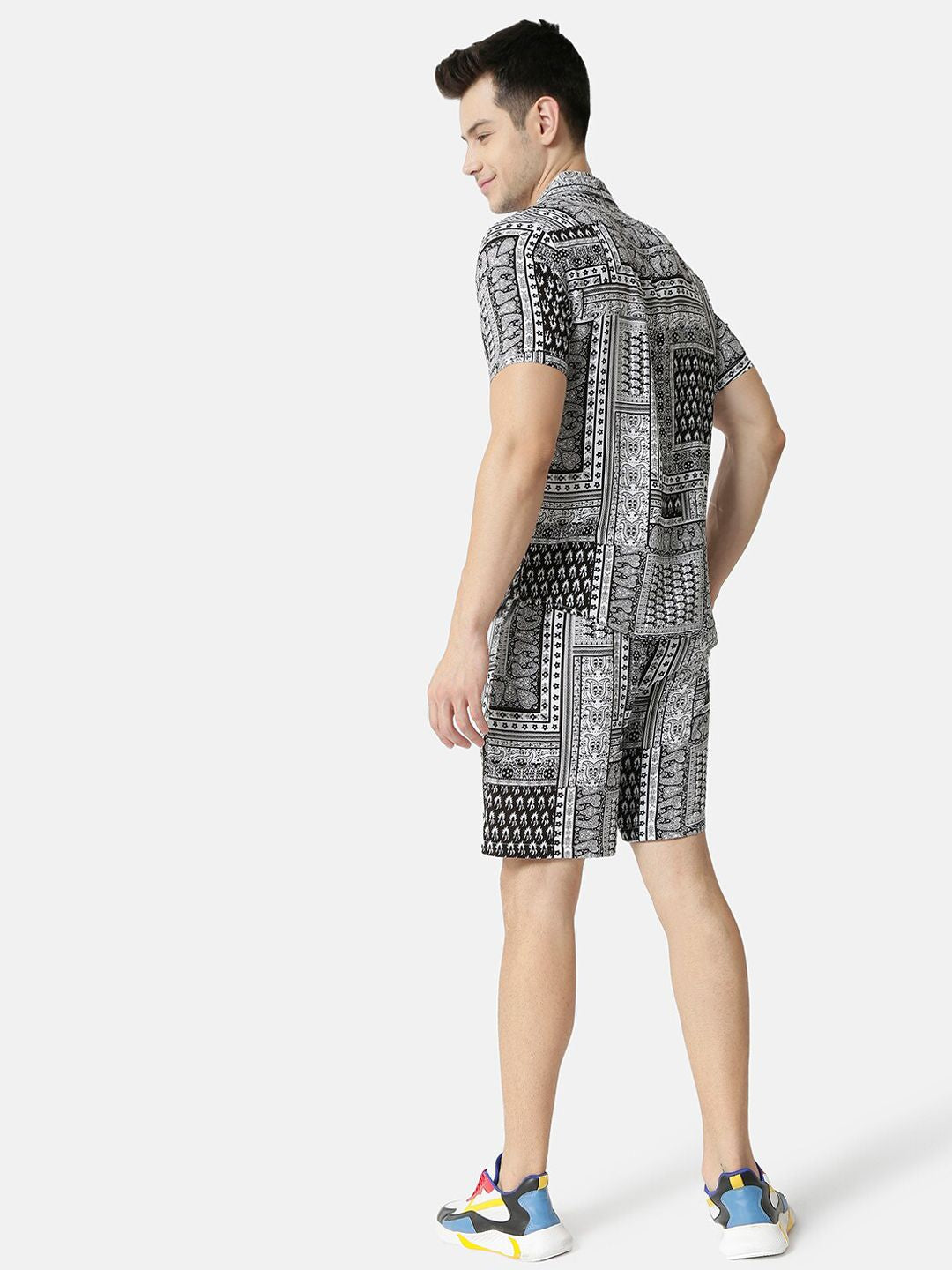 Campus Sutra Men Black & White Graphic Printed Co-Ords