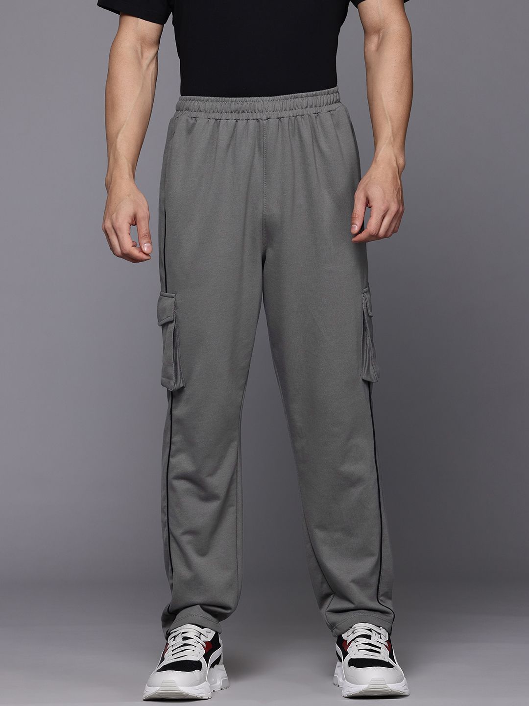 HRX oleh Hrithik Roshan Men Mid-Rise Cargo Style Lifestyle Pants