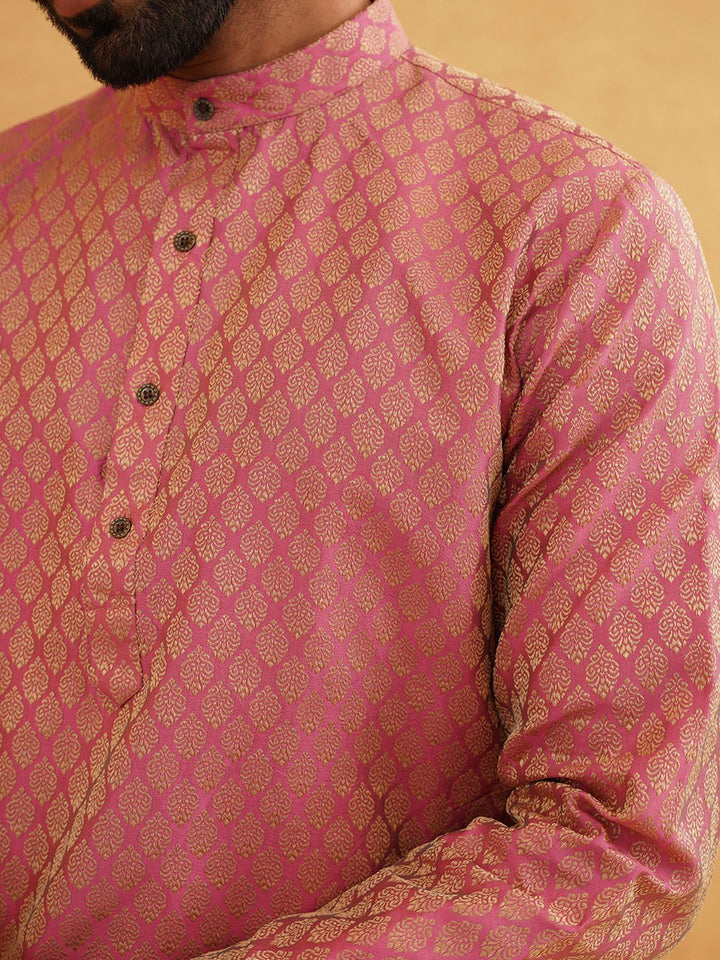 SOJANYA Lelaki Kurta Jacquard Berwarna Merah Jambu & Emas