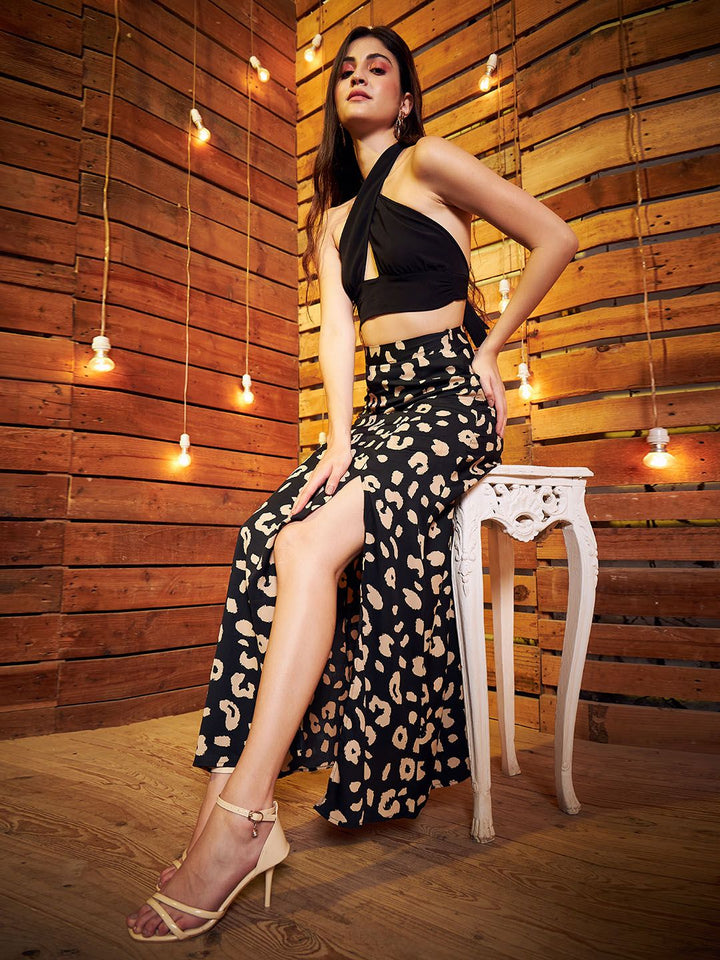 Berrylush Black Flared Maxi Skirt