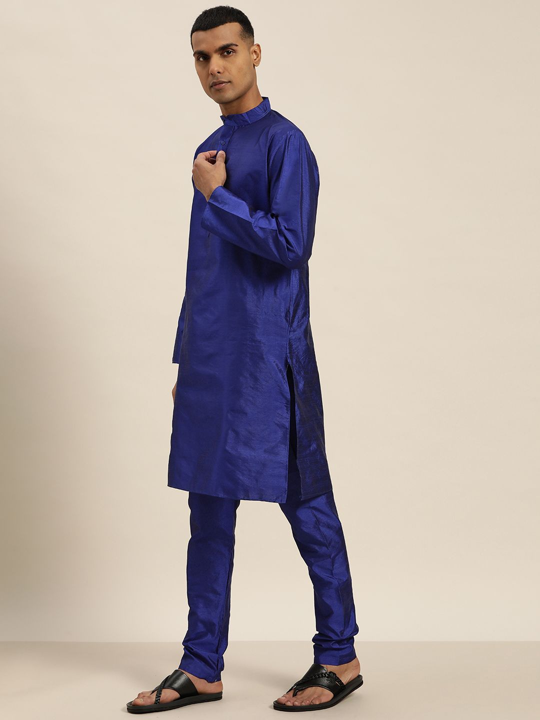 SOJANYA Men Blue Kurta with Churidar