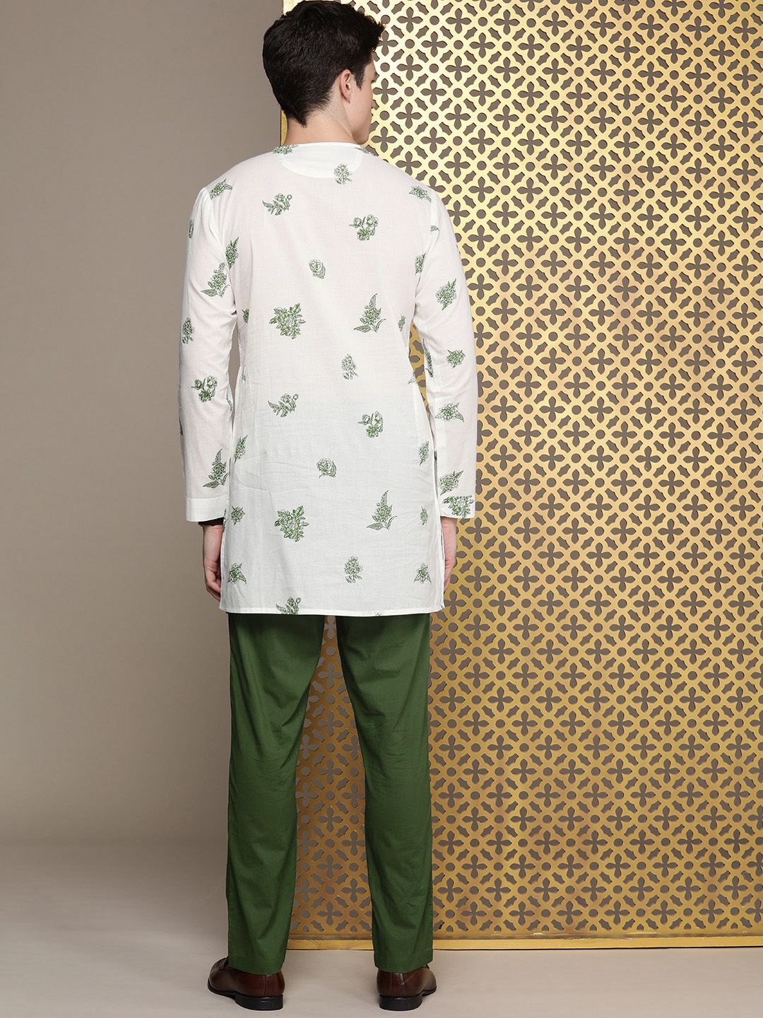 House of Pataudi Men Floral Printed Regular Pure Cotton Jashn Kurta with Trousers
