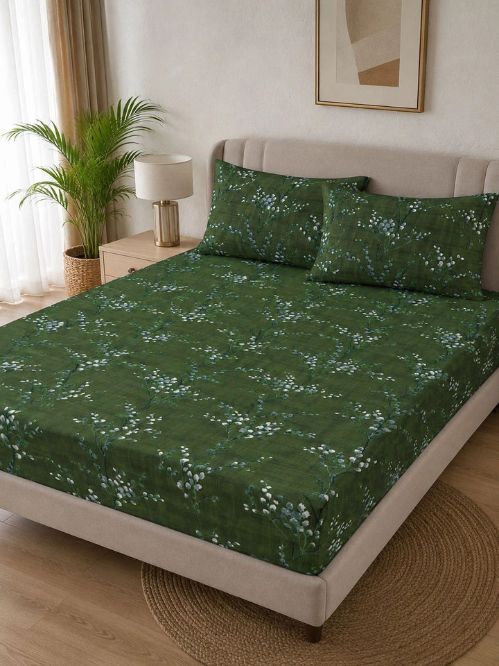 KLOTTHE Green Floral 300 TC King Bedsheet with 2 Pillow Covers