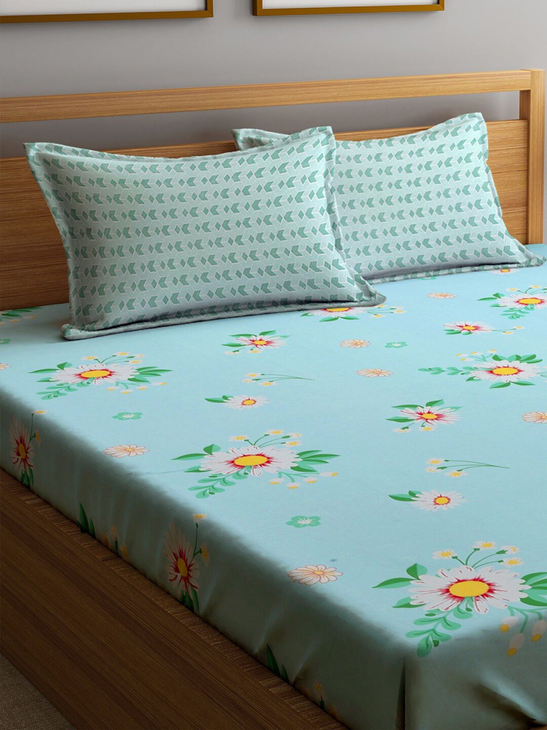 KLOTTHE Blue & White Floral-Printed 300TC Fitted King Bedsheet With 2 Pillow Covers