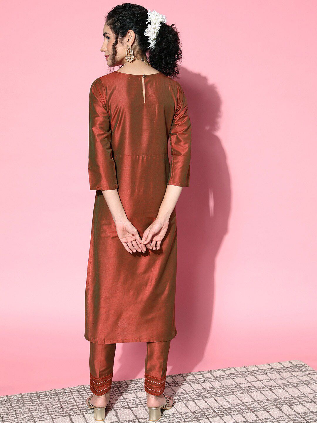Shae by SASSAFRAS Women Rust Marron Embroidered Mirror Work Kurta with Trousers