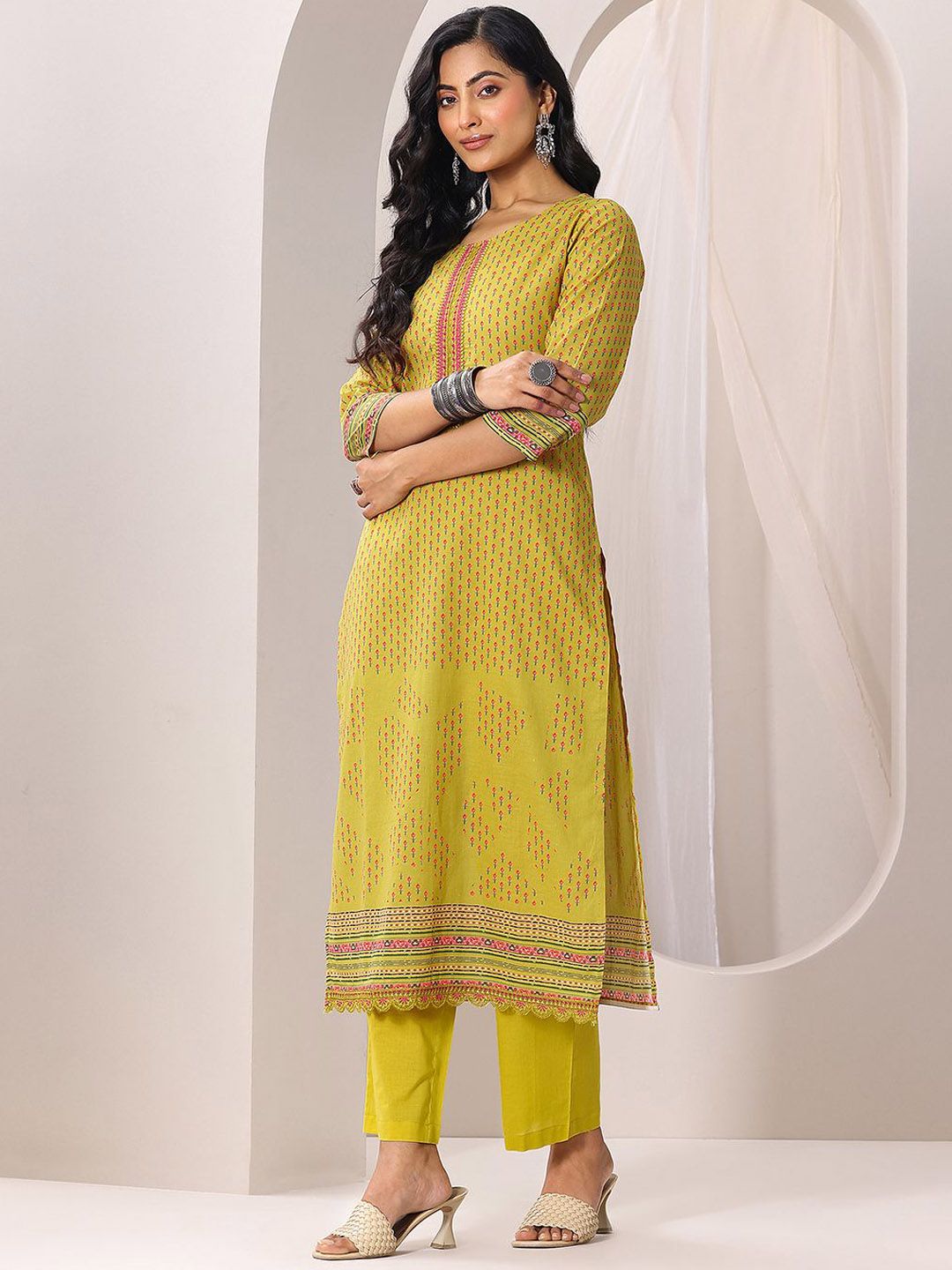 Libas Women Floral Printed Regular Kurta with Trousers & With Dupatta