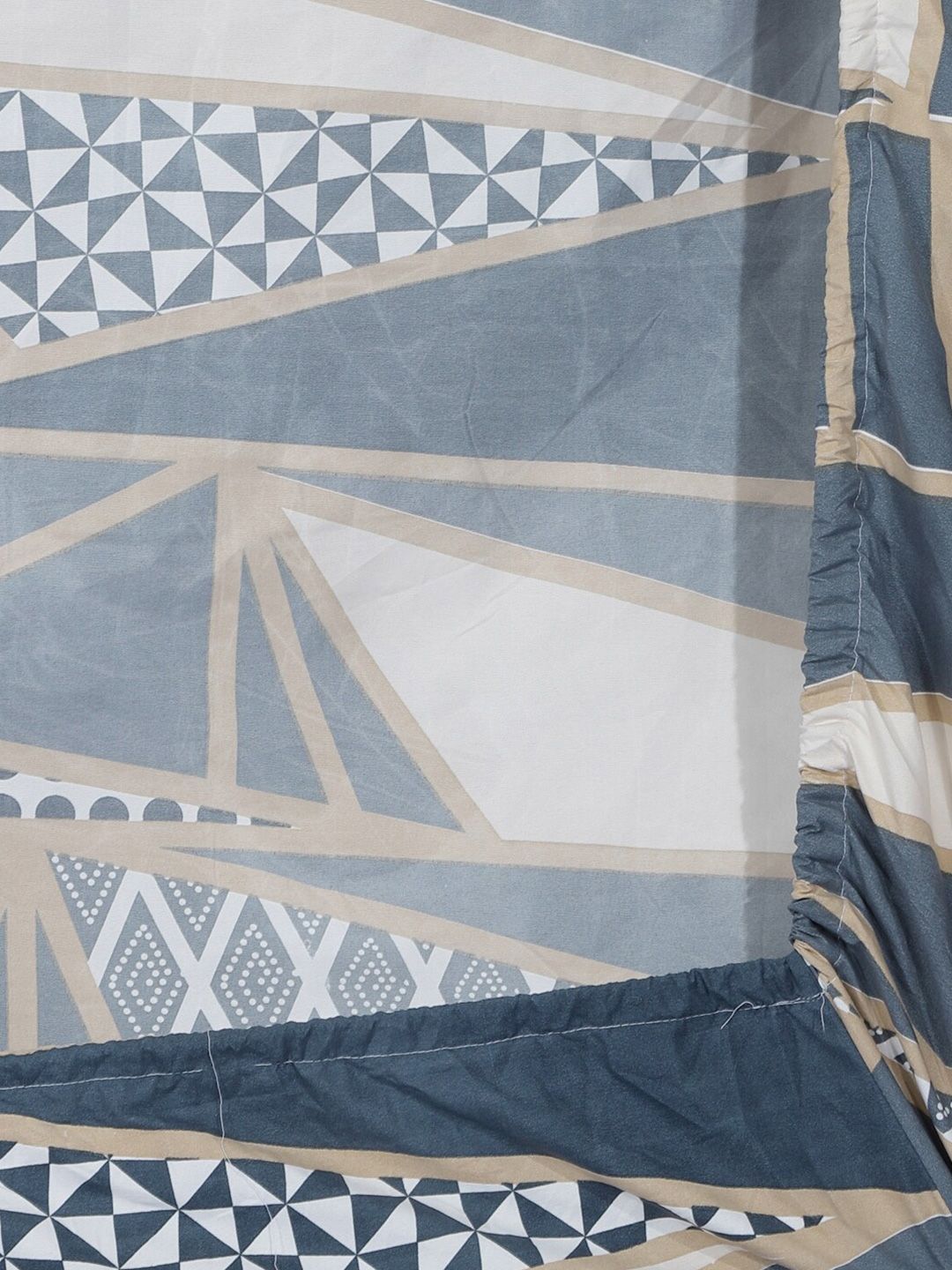 KLOTTHE White & Blue Geometric Printed 300 TC Dilengkapi Cadar King Dengan 2 Sarung Bantal