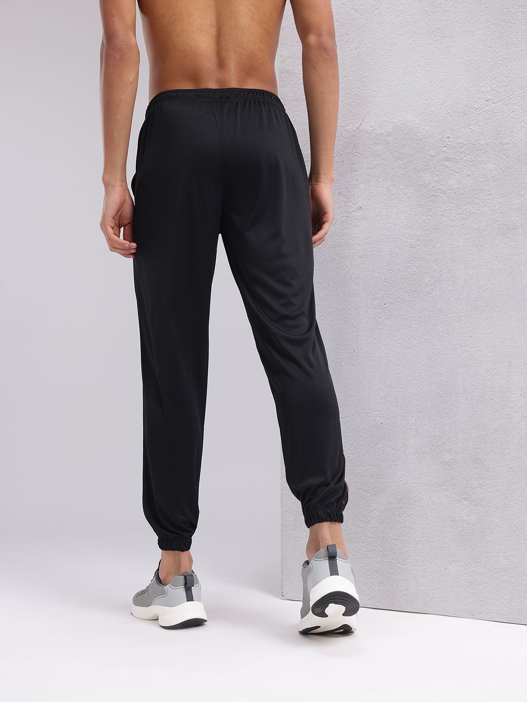 HRX by Hrithik Roshan Men Mid-Rise Typography Print Rapid-Dry Training Joggers