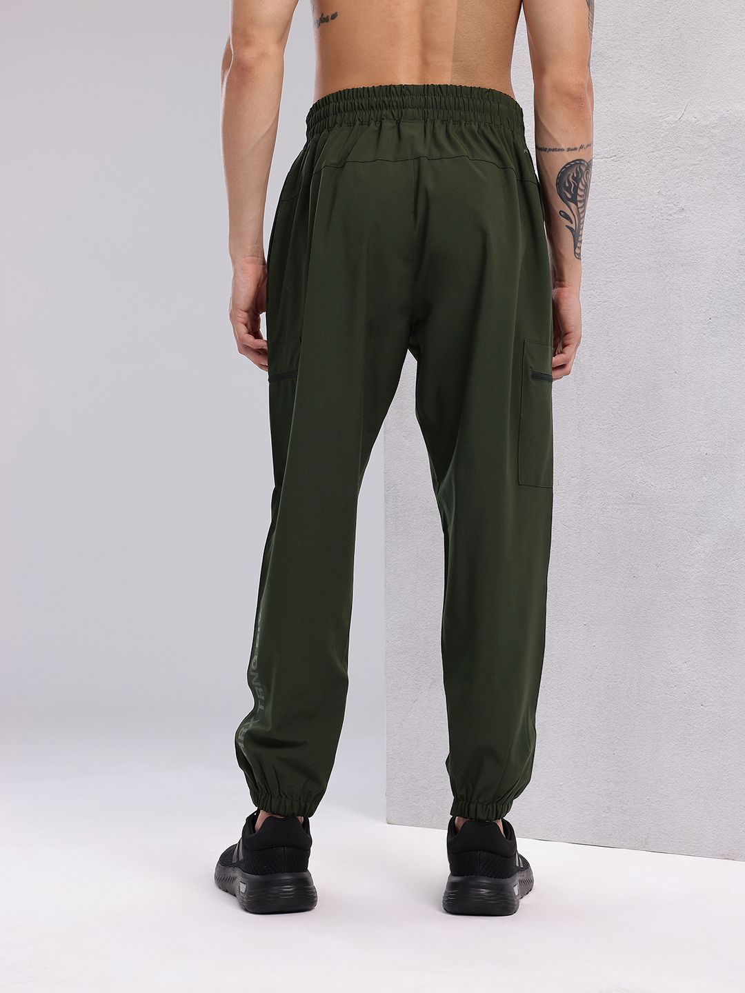 HRX by Hrithik Roshan Men Brand Logo Print Mid-Rise Rapid-Dry Training Cargo-Style Joggers