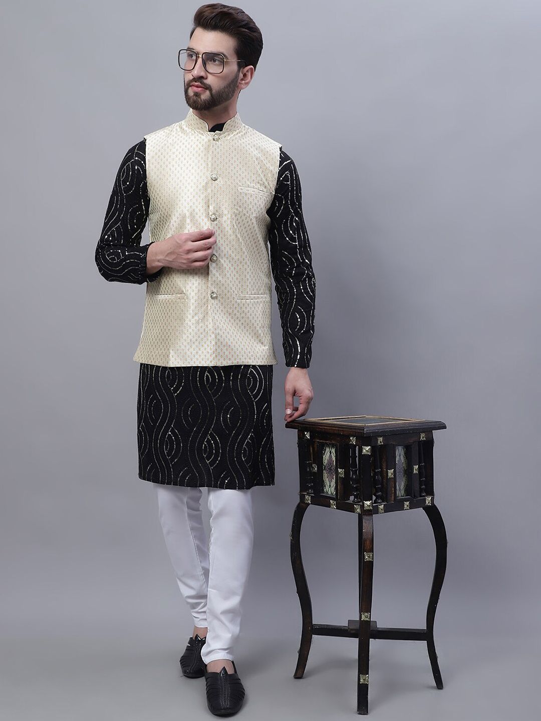SOJANYA Kurta Kapas Tulen Bersulam Labuci dan Churidar dengan Jaket Nehru