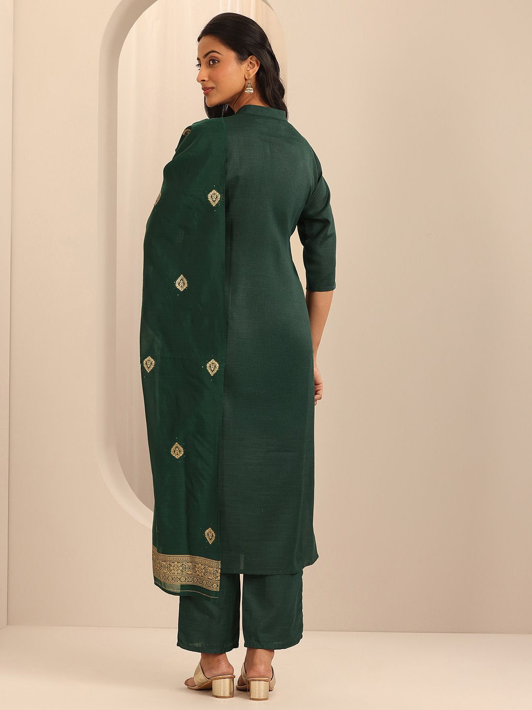 Libas Mandarin Collar Pleated Straight Kurta with Trousers & Dupatta