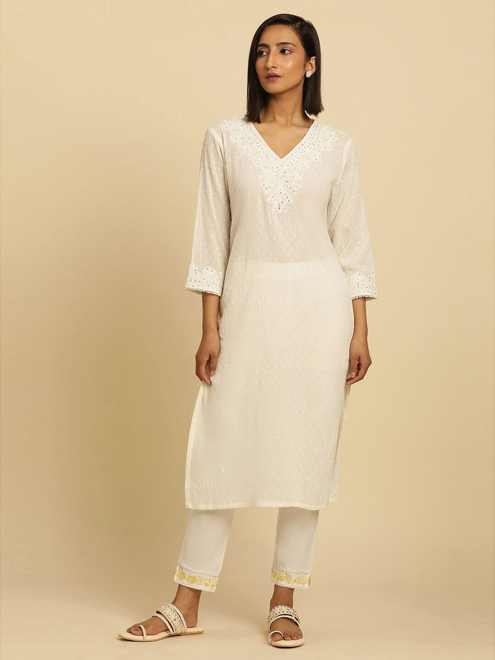 W White Ethnic Motifs Thread Work V-Neck Cotton A-Line Kurta