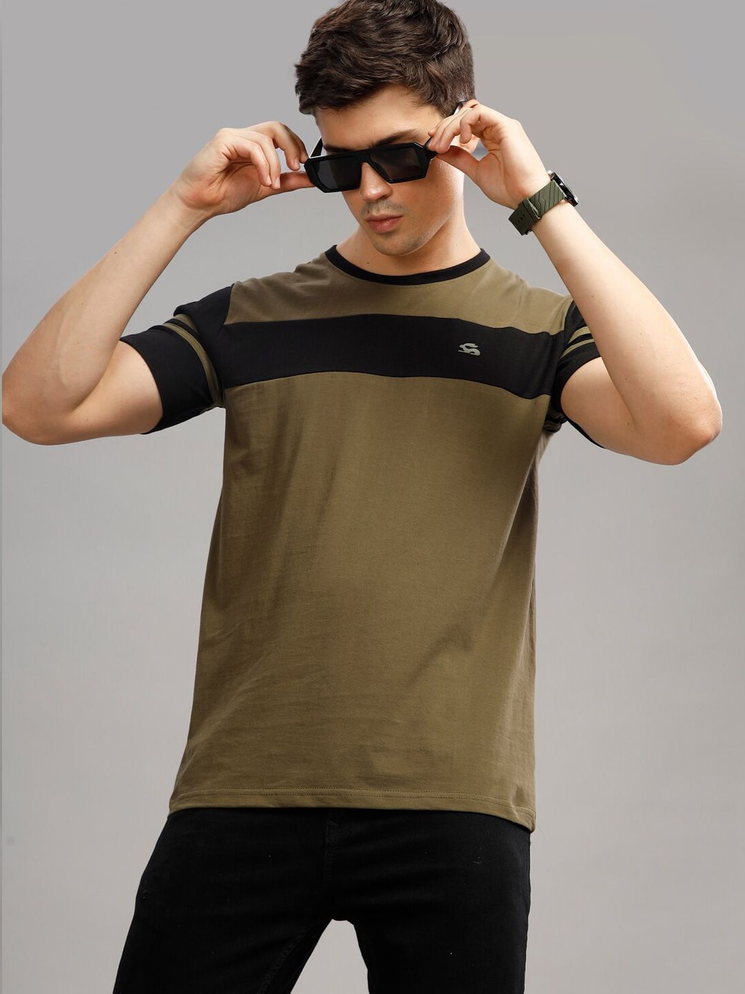 ADRO Colourblocked Round Neck Cotton T-shirt