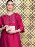 House of Pataudi Jashn Floral Embroidered Thread Work Kurti with Trousers