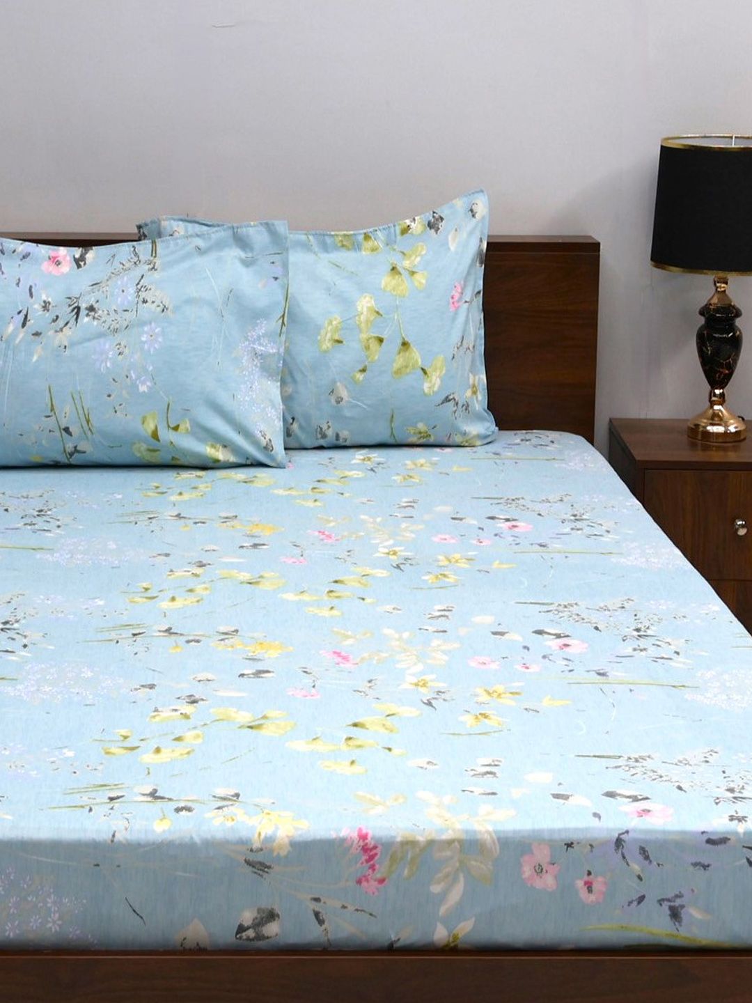 BOMBAY DYEING Blue Geometric 144 TC Queen Bedsheet with 2 Pillow Covers