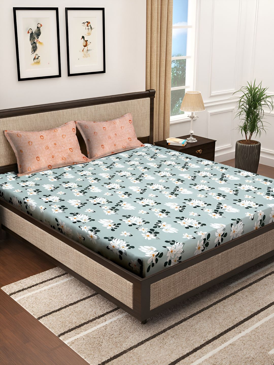 KLOTTHE Blue & White Floral Printed 300TC Super King Bedsheet With 2 Pillow Covers