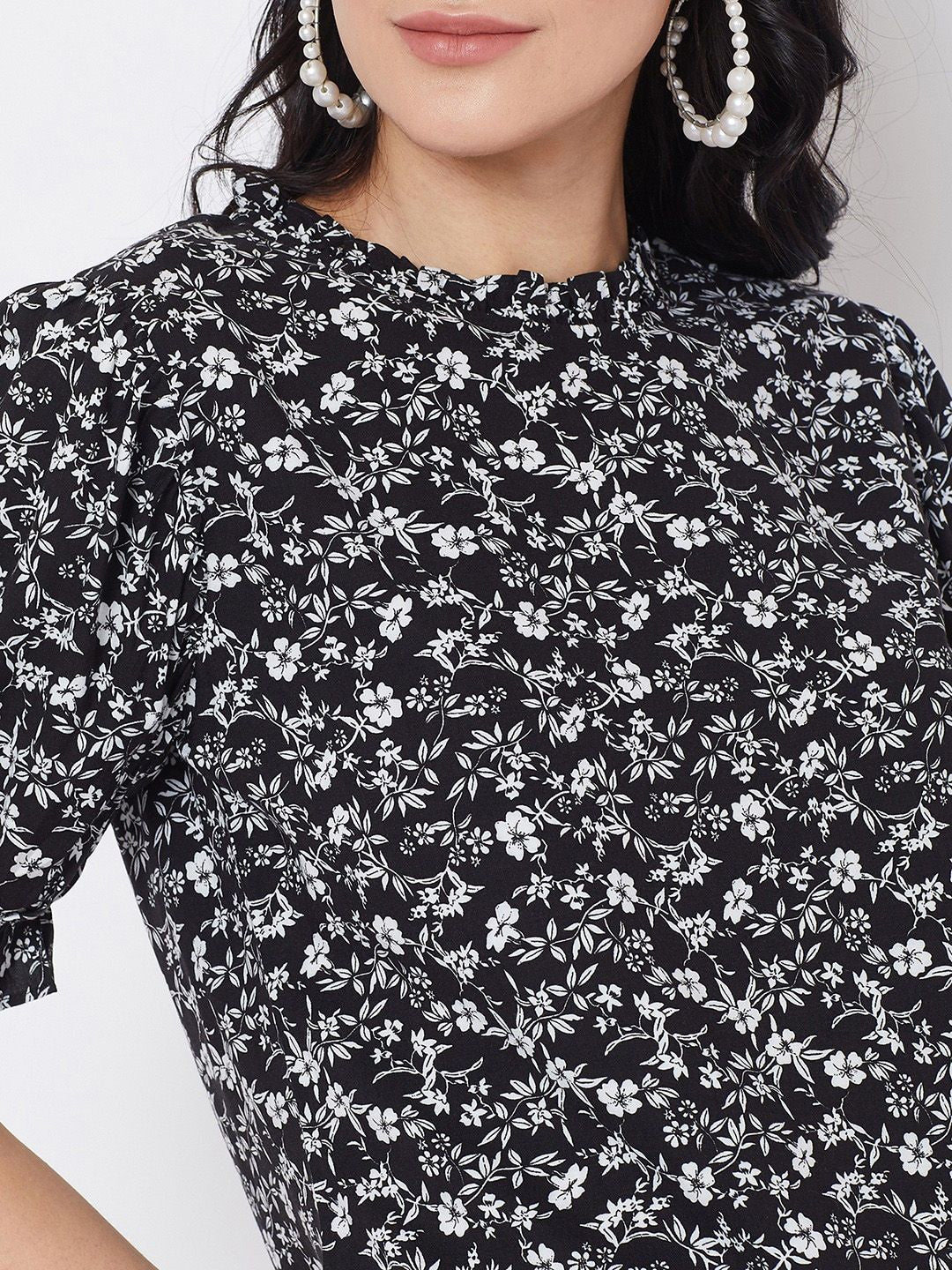 Berrylush Women Black Printed Top
